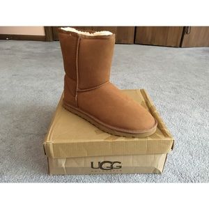 UGG CLASSIC SHORT BOOTS